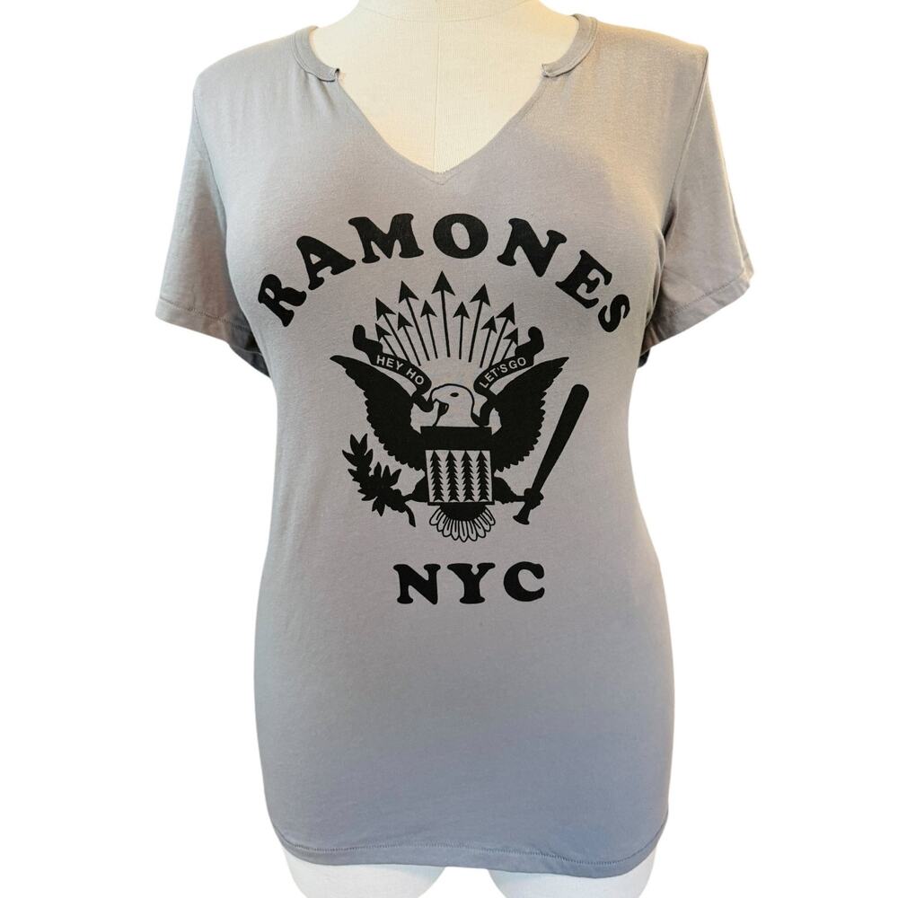 Torrid 2 (2X 18/20) Ramones NYC Eagle Logo V-Notch Neck Classic Punk T Shirt New